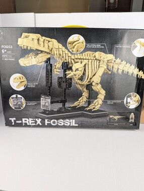 T-Rex Fossil Building Blocks Set 1572 Pcs Open Unused Condition 66CM x 16CM